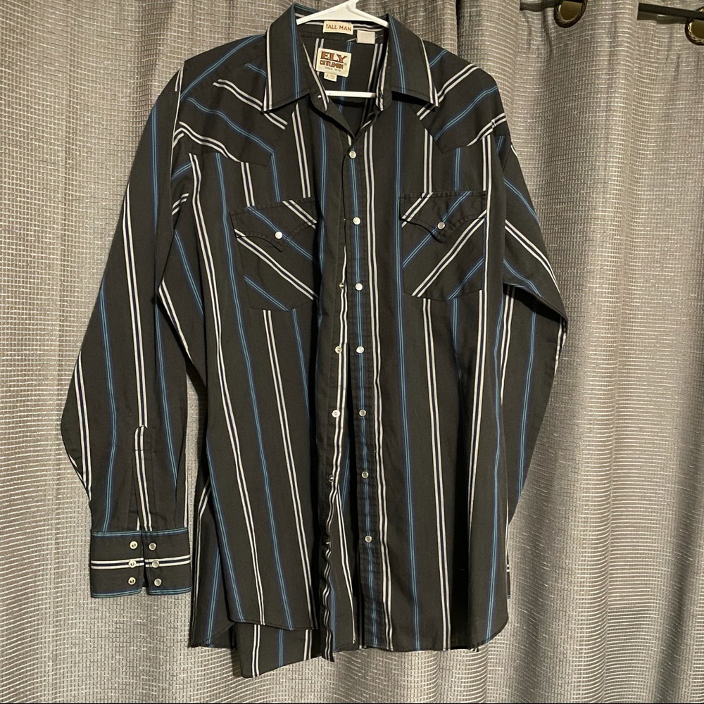 Ely Cattleman Pearl Snap Shirt
• Long-sleeve
• XL Tall